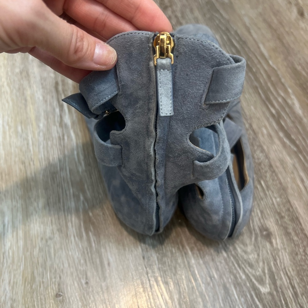 SUPER SALE 💥Valentino Garavani Women's Blue Suede Flats - Picture 3 of 7